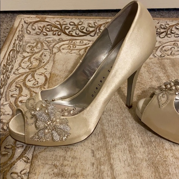 EUC Wedding or Formal Event Shoe - Picture 6 of 8